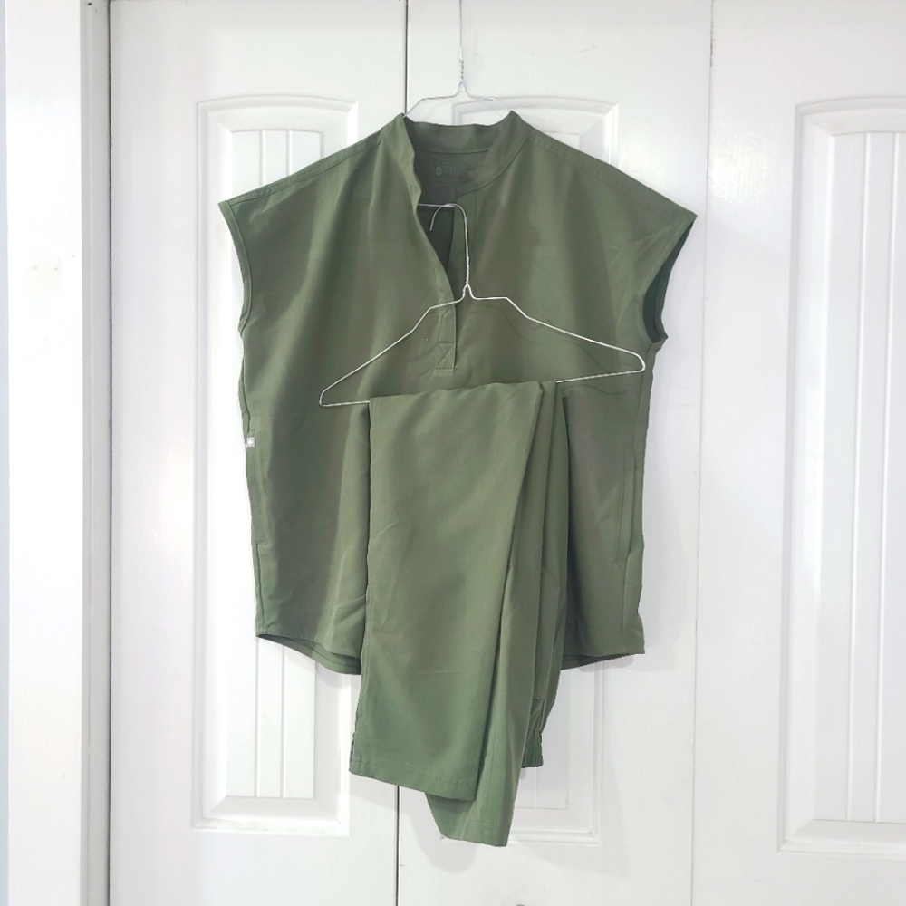 Women’s Olive Green Sleeveless Jumpsuit Set